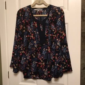 Cute split neck flowered Collective Concepts top